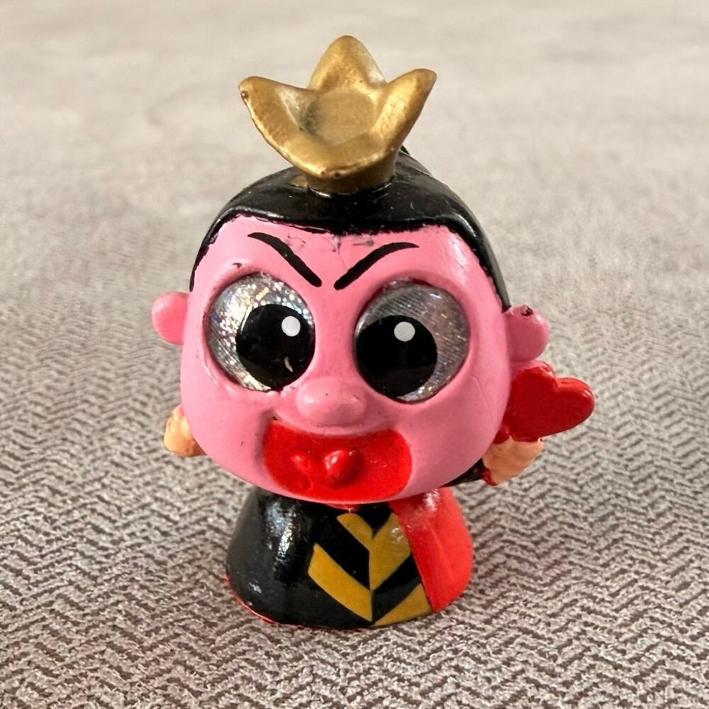 Disney Doorables Series 6 Queen of Hearts Rare Alice in Wonderland Figure